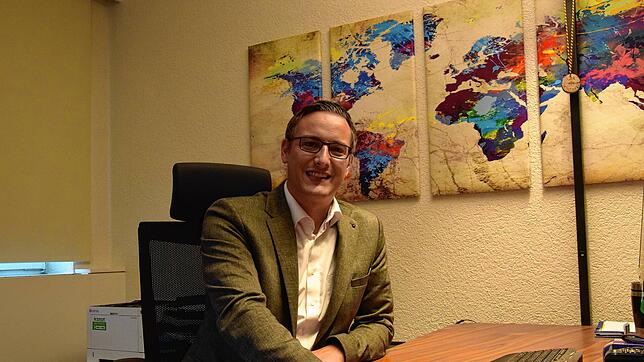 Der Hohenfelser Bürgermeister Florian Zindeler in seinem Büro.