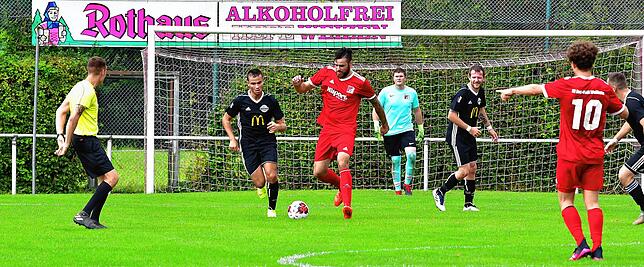 Bild 11: FC Wallbach dreht die Partie und gewinnt mit 3:2 gegen den FC RW Weilheim &ndash; und wir haben die Bilder!