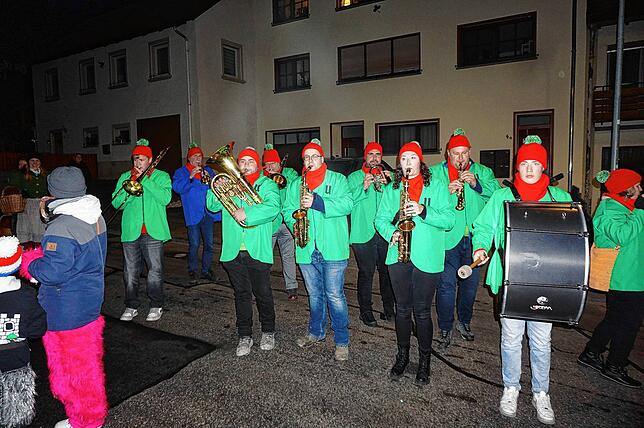 Bild 13: Nachtumzug Unadingen: Hier gibt's die schönsten Bilder