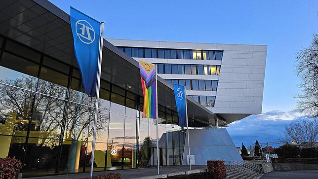 Das ZF Forum in Friedrichshafen, die Konzernzentrale des Automobilzulieferers ZF Friedrichshafen AG.