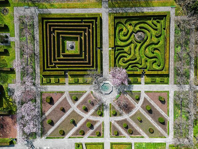 Irrgarten, Gartenanlage, Kirschblüte: Die Anlage von Kloster und Schloss in Salem ist am 31. März in die Besuchersaison gestartet. Bis ...