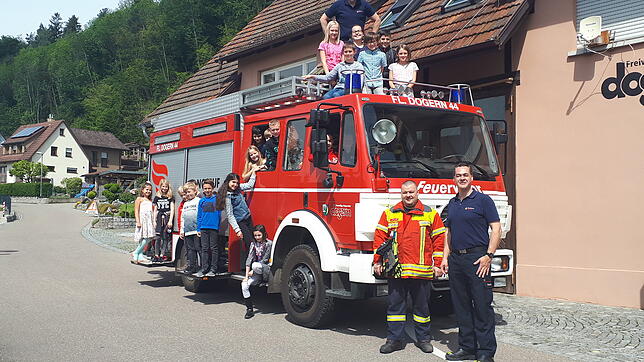 Das Interesse der Kinder an der Dogerner Feuerwehr ist groß. Der Neubau des Feuerwehrhauses bietet auch für die Kinder- und ...