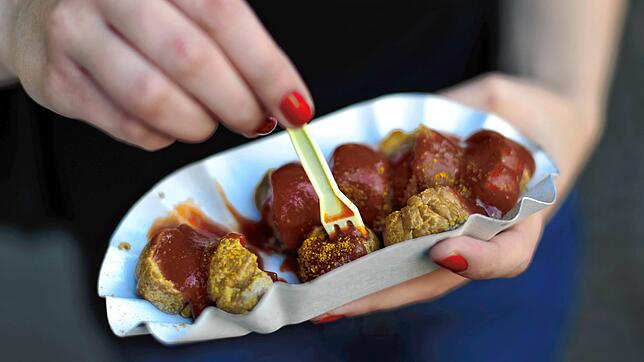 Currywürste in Pappschalen? Geht in Konstanz nicht mehr, seit die neue Abfallwirtschaftssatzung in Kraft ist. Auf das Wurst-Dilemma ...