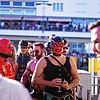 Die Gäste des Torture Ships führten im vergangenen Jahr beim Schaulaufen ihre ausgefallene Garderobe vor. Lack, Latex, Federn, Ketten ...