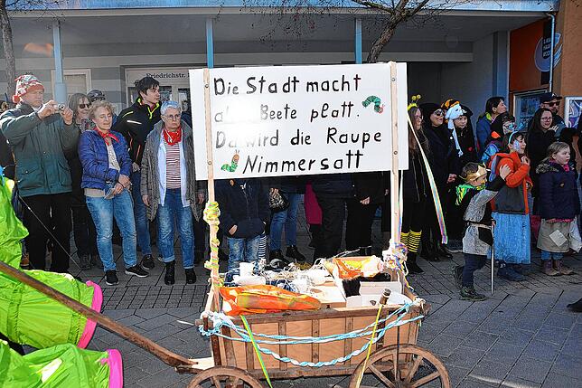 Bild 4: In Bad Dürrheim herrscht am Fasnetmentig beste Feierlaune (2)