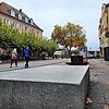 Diese grauen Klötze auf dem Seetorplatz sollen im Rahmen von sechs Sofortmaßnahmen der Innenstadtstrategie durch neue Sitzgelegenheiten ...