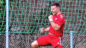 Kein seltenes Bild in den vergangenen Jahren: Angreifer Marc Kuczkowski bejubelt einen Treffer für den FC 09 Überlingen, hier im März ...