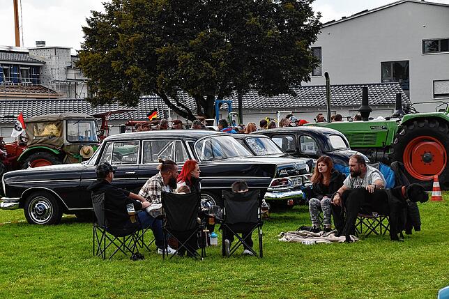 Bild 29: Oldtimer, Schlachtplatte, Musik: So war das Herbstfest in Orsingen