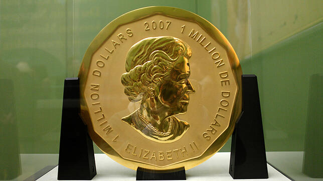Die 100 Kilogramm schwere Goldmünze "Big Maple Leaf" steht im Bode-Museum. Nach dem spektakulären Diebstahl einer zwei Zentner schweren ...