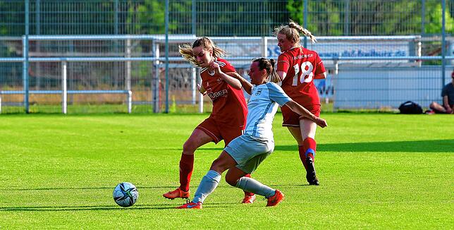 Bild 17: SV Niederhof steigt nach 3:2-Sieg bei der SG Ebnet in die Verbandsliga auf &ndash; und wir haben Bilder!