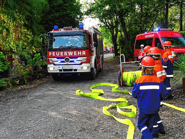 Bild 4: Heiligenberger Feuerwehr übt bei der Hofstetter Mühle