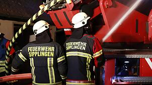 Beim Brand eines Fachwerkgebäudes in Sipplingen ist am Dienstag nach ersten Schätzungen ein Schaden von rund 800.000 Euro entstanden.