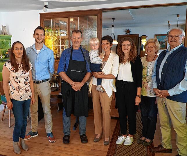 Das Traditionshaus Linde in Löffingen kann auf eine knapp 200-jährige Tradition zurückblicken. Hier die Familie Meßmer (von links): Anna ...