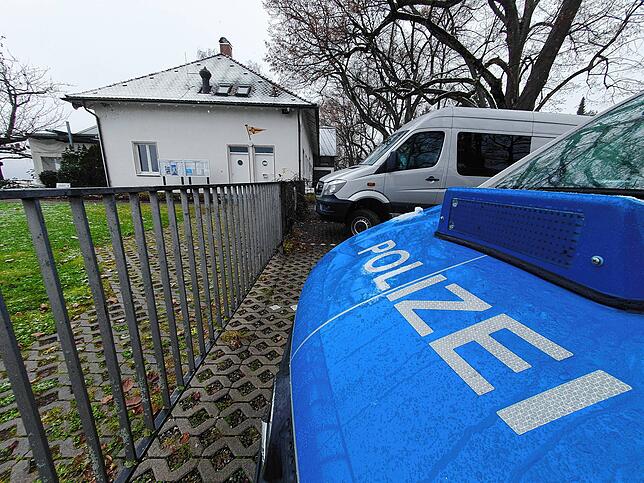 Eins der Gebäude in Überlingen, die die Polizei bei einer Reichsbürger-Razzia im Dezember 2022 durchsuchte.