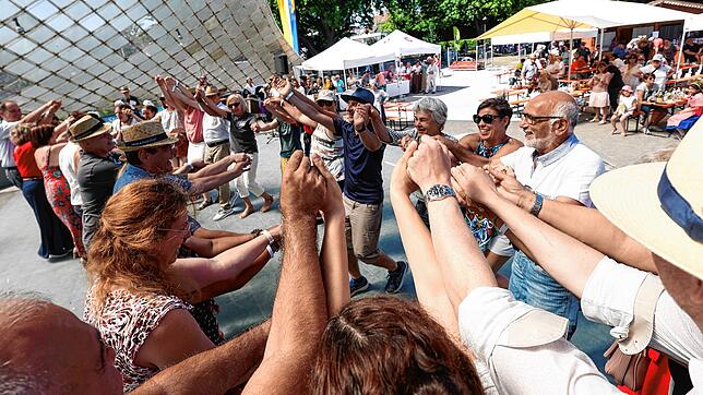 Alle sollen mittanzen: Beim „Danz am See“ zeigen die Trachtengruppen, wie vielfältig und bereichernd ihr kulturelles Erbe ist.