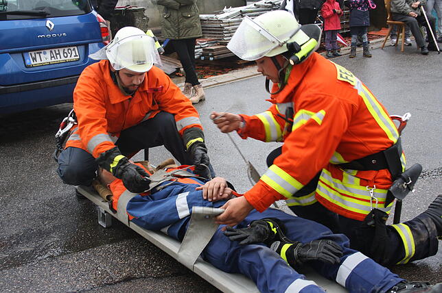 Menschenrettung hatte Priorität bei der Abschlussprobe der Feuerwehr Herrischried.