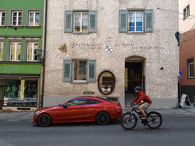 Ab 1351 wurde das Steinhaus in Überlingen als Lagerhaus und Weinkeller genutzt. Es steht unterhalb des Franziskanertors.