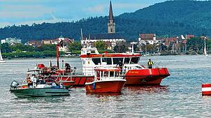 Am Sonntag waren die DLRG und weitere Einsatzkräfte auf dem See vor Iznang auf der Suche nach einer vermissten Schwimmerin.