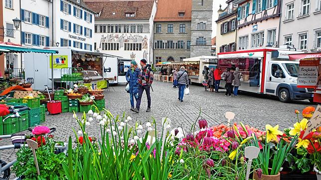 12 Uhr mittags auf dem Wochenmarkt: So übersichtlich ist es samstags um diese Uhrzeit auf der Hofstatt eigentlich nicht.
