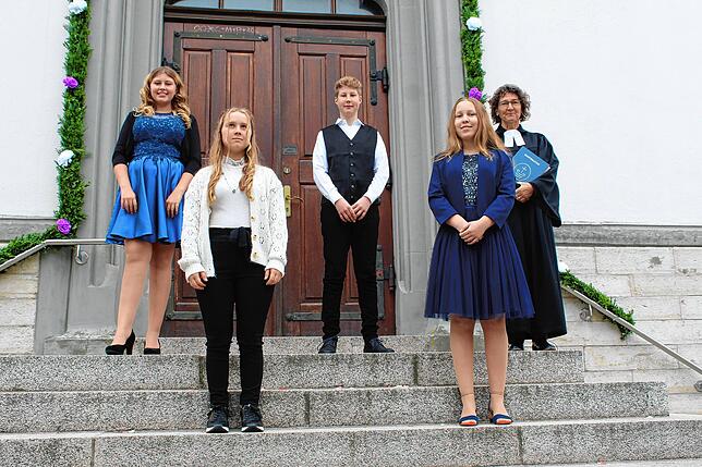 Evangelische Kirchengemeinde Steißlingen: Konfirmiert wurden Alicia Kohn (von links), Lisa Mayer, Bastian Bart und Fanny Eckes.