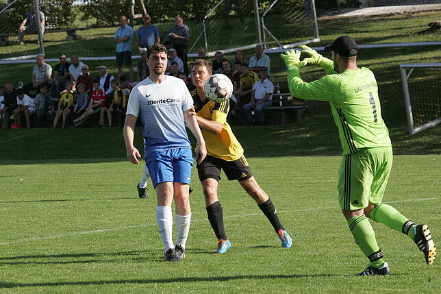 Bild 10: SV Nöggenschwiel verliert gegen Spvgg. Brennet-Öflingen mit 2:3 &ndash; wir haben die Bilder!