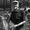 Werner Jockers im Wildgehege Waldshut, für das er sich zeit seines Lebens leidenschaftlich eingesetzt hat (Archivbild 2022).