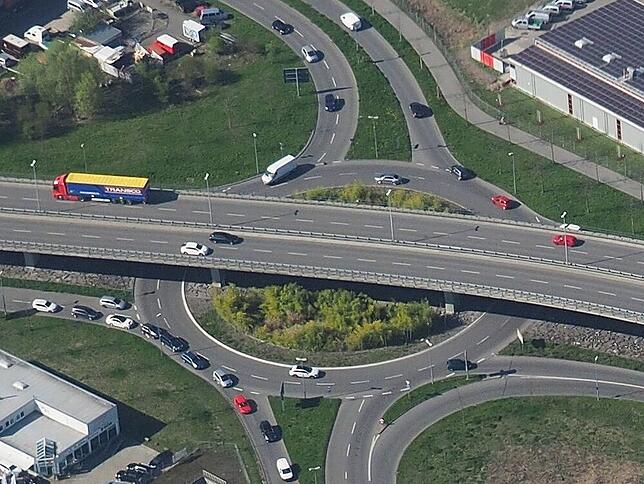 Bild 8: Unübersichtlich bleibt es an der Kindlebild-Brücke, aber immerhin ist der Verkehrsknotenpunkt vor Konstanz sicherer