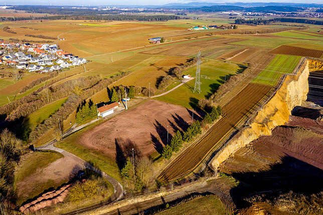 Dort, wo der ehemalige Sportplatz des FC Kirchdorf liegt, ist ein Gewerbegebiet mit elf Hektar Fläche geplant.