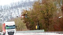 Die nur 1,50 Meter hohe Lärmschutzwand an der Bundesstraße 314 bei Ofteringen (rechts) bleibt weiterhin ein Thema. Nun fand dieses ...