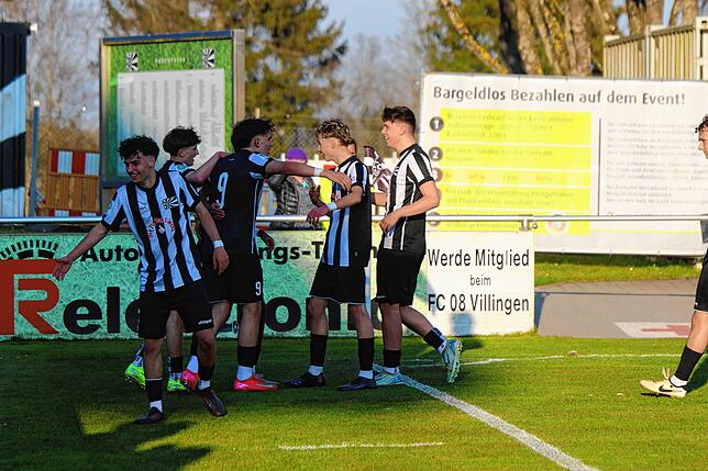 Bild 9: Die U17 des SC Freiburg zu Gast im Friedengrund: Das sind unsere Bilder!