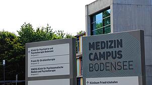 Das Klinikum Friedrichshafen: Zum kommenden Jahr will die Stadt Friedrichshafen die Trägerschaft für den Klinikverbund abgeben.