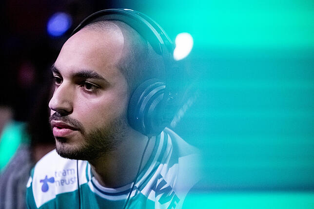 Mohammed &bdquo;MoAuba&ldquo; Harkous hat 2019 die Weltmeisterschaft im Sportspiel Fifa gewonnen.  Er war Nationalspieler der E-Sport ...