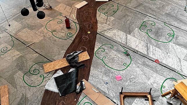 Zerstörung im Kirchenraum der Christuskirche
