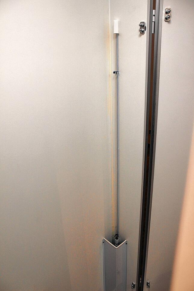 Das ist die UV-C-Lampe, die für die Hygiene sorgt. Sie ist direkt an der Eingangstür.