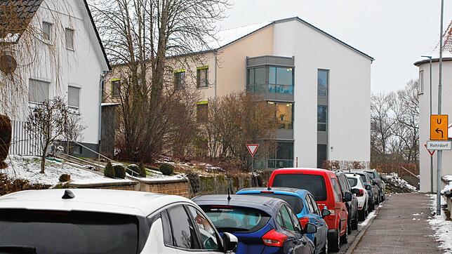 In der Stockacher Straße kommt es im Kreuzungsbereich zur Tuttlinger Straße ebenfalls zu großen Verkehrsproblemen. Deshalb soll sich ...