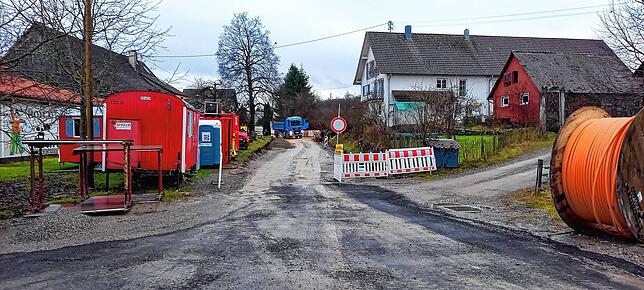 Dies ist der Blick auf die Baustelle am Ortseingang von Reute aus Richtung Ittendorf. Die Ortsdurchfahrt ist wegen der Straßensanierung ...