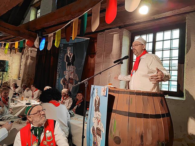 Premiere beim Heringsessen für den neuen OB Marin Gruner.