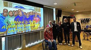 Pater Aidan aus Tansania besuchte die Robert-Schumann-Realschule in Waldshut-Tiengen. Von links: Günther Schulz (IG Eine Welt Albbruck), ...