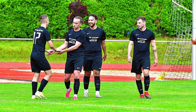 Bild 1: SG FC Wehr/Brennet siegt 8:0 gegen die U23 des SV 08 Laufenburg – und wir haben Bilder!