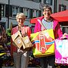 Bei der Aktion „Willkommen im Waldshuter Frühling“ verschenkt der W+F Kräuter in kleinen Tütchen und verkauft die selbstgenähten Taschen ...