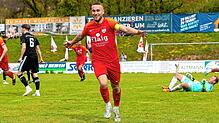 Traumfinale gesichert: Nikita Maul bejubelt sein Tor zum 4:0 beim 5:1-Sieg des Pokalverteidiger FC Tiengen 08 in Bad Bellingen. Gegner ...