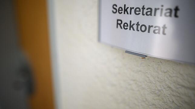 Die Schulleiter im Südwesten sind einer Studie zufolge von ihrem Job psychisch belastet. (Archivbild)