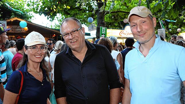 Bild 38: Konstanzer Seenachtfest 2022: Einheimische und Gäste feiern im Stadtgarten