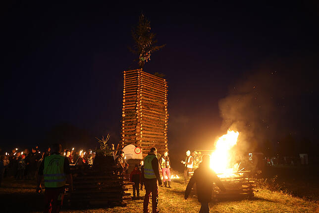 Bild 7: Bilder vom Funkenfeuer 2025 in Litzelstetten: So lebt die Tradition weiter!