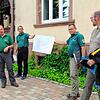 Forstamtsleiter Tobias Kühn, sein Stellvertreter Roland Brauner, Klaus Hammes und Christoph Vögele (von links) vom Forstamt zeigen die ...