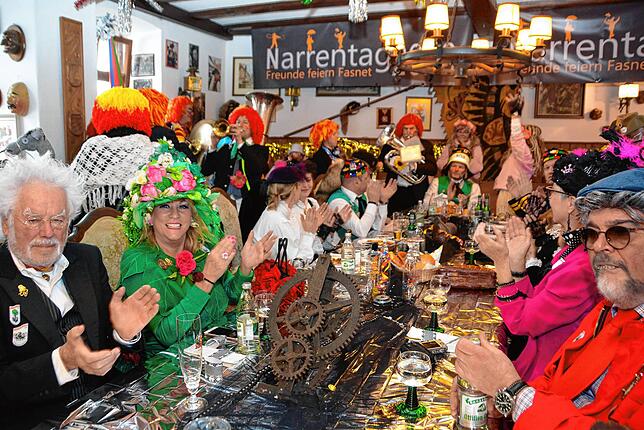 Die Narrenzunft als Dachorganisation übernimmt in der Fastnacht vielfältige Aufgaben. Darunter gehört auch der alljährliche Empfang in ...