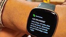 Die Betrüger werden immer einfallsreicher und nutzen alle Wege der Kommunikation. Hier eine Nachricht auf einem Smartphone via WhatsApp. ...