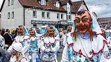Die prächtigen Frohnstetter Hilbenschlecker beim Umzug in Stetten am kalten Markt.
