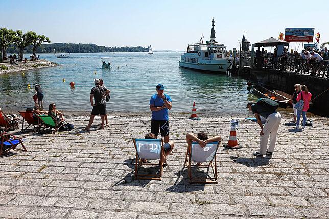 Bild 15: In der Nussschale durch den Konstanzer Trichter? Die Einbaum-Regatta lockt Besucher an (Teil 2)