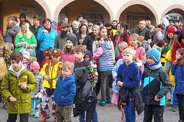Bild 17: Hier sind die besten Bilder vom Narrenbaumstellen in Görwihl